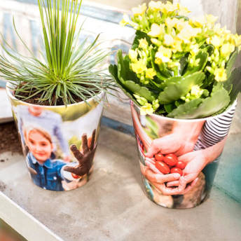 Personalisierter Blumentopf aus weisser Keramik - 31 inspirierende Geschenke für Lehrer und Lehrerinnen mit Herz