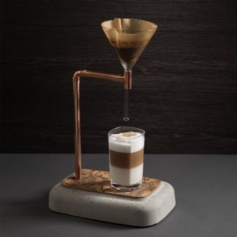 Puristischer Coffee Maker mit Sockel aus Beton - Besondere Geschenke für Kaffeetrinker