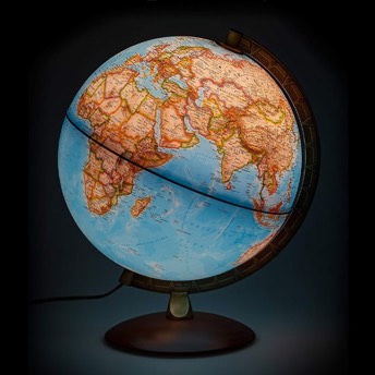 Leuchtglobus mit National Geograhic Karte in deutscher  - 91 originelle Geschenke für Weltenbummler