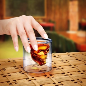 Totenkopf Schnapsglas - Originelle Geschenke für Rum Fans