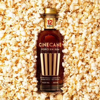 CINECANE Popcorn Rum destilliert mit echtem Popcorn - Großes Kino für Zuhause: 39 geniale Geschenke für echte Filmfans