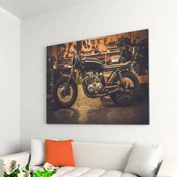 Fotoleinwand Vintage Motorrad in der Garage  - 47 Geschenke für Motorradfahrer