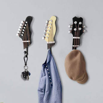 Gitarrenfrmige Wandhaken - 46 coole Geschenke für Gitarristen