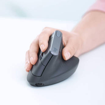 Logitech MX Vertical ergonomische kabellose Maus - 73 Geschenke für Technikbegeisterte