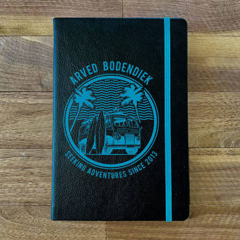 Personalisiertes Notizbuch mit Surfer Van - Coole Geschenke für Surfer