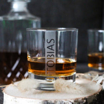 Personalisiertes Whiskyglas - 28 originelle Geschenke für Trauzeugen und den Best Man