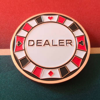 Poker Dealer Button aus Metall - 31 Poker Geschenke für leidenschaftliche Pokerspieler
