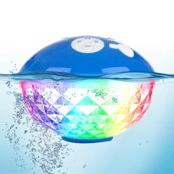 Schwimmender BluetoothLautsprecher mit LEDLicht - 50 coole Accessoires für Strand und Pool