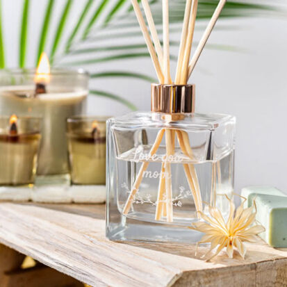 Wellness Geschenkset mit Raumduftspender Kerzen und einem  - 186 personalisierte Geschenke für Deine Liebsten