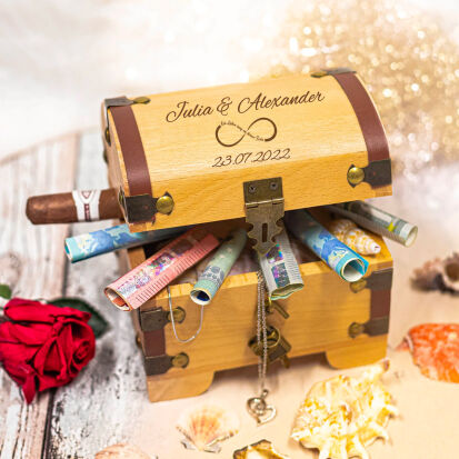 Schatztruhe zur Hochzeit mit Gravur - 195 personalisierte Geschenke für Deine Liebsten
