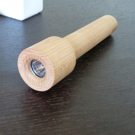 Öko Taschenlampe aus Buchenholz