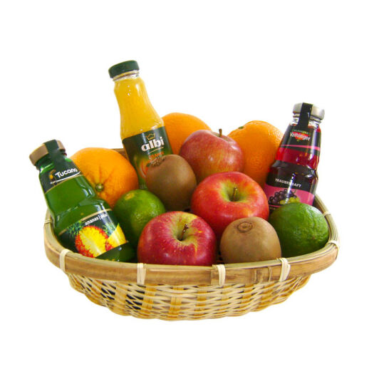 Gesunder Präsentkorb mit Obst und Saft