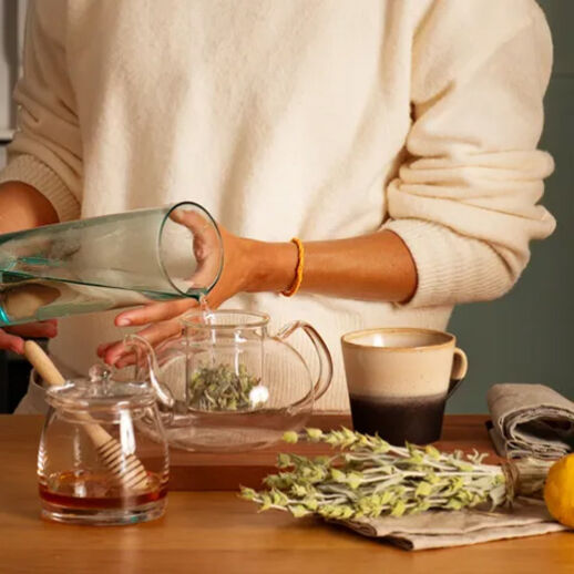 Von Hand geernteter und verlesener Bio-Tee aus den griechischen Bergen