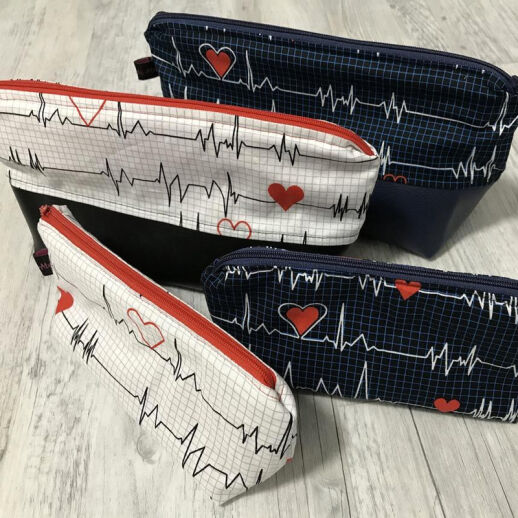 Handgefertigter EKG Herzschlag Kulturbeutel