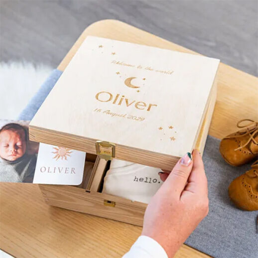 Personalisierte Erinnerungsbox aus Holz