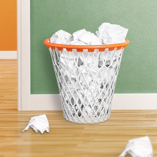 Papierkorb im Look eines Basketballkorbs
