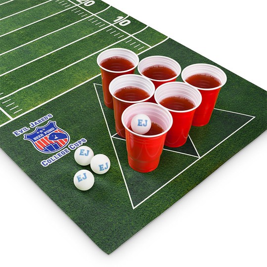 Beer Pong Set im American Football Design