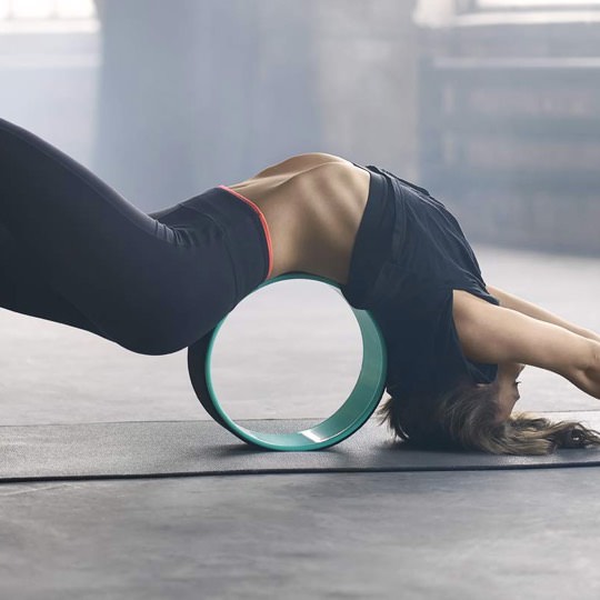 petes choice Dharma Yoga-Rad mit Bonus eBook /& gratis Yogagurt Bequemes und langlebiges Yoga-Balance-Zubeh/ör Erh/öht die Flexibilit/ät Idealer R/ückendehner