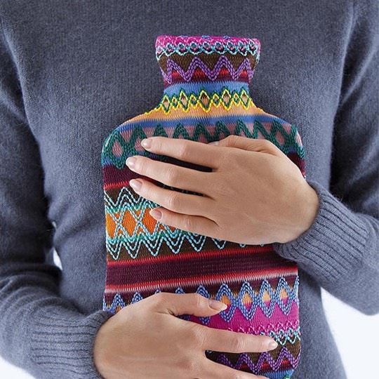 Wärmflasche mit Bezug im Peru-Design