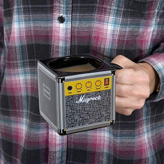 Kaffebecher in Form eines Gitarrenverstärkers
