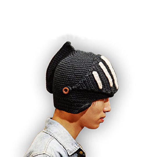 Strickmütze im coolen Ritterhelm Design