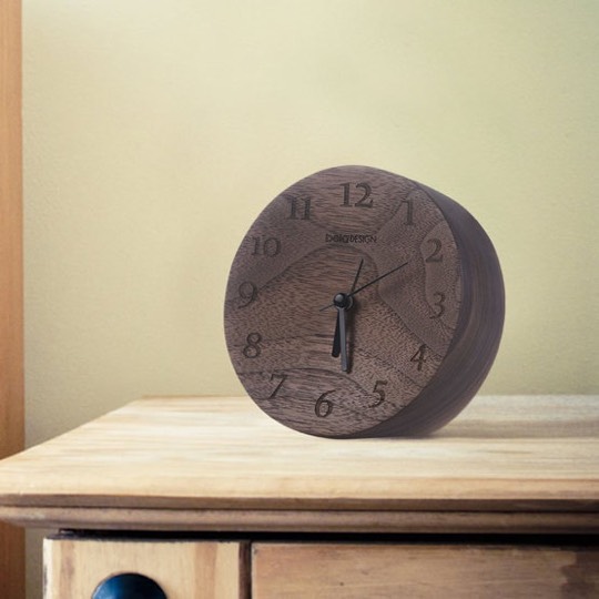 Stilvoller Wecker aus Nussbaum Holz