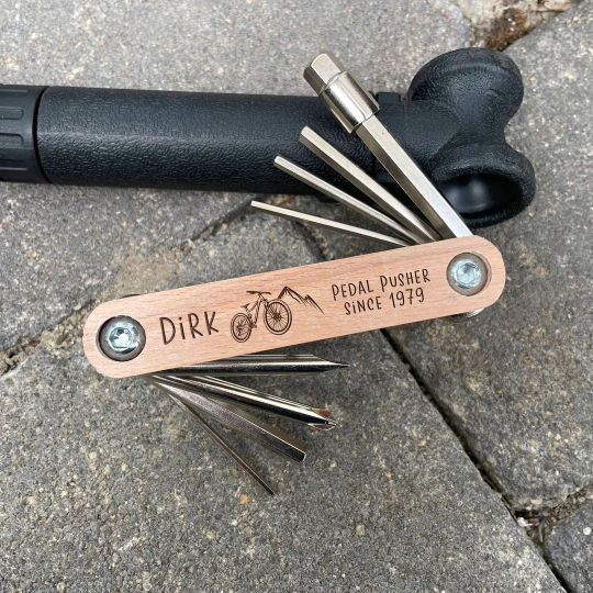 Fahrrad Multitool mit 8 Werkzeugen und personalisierter Gravur