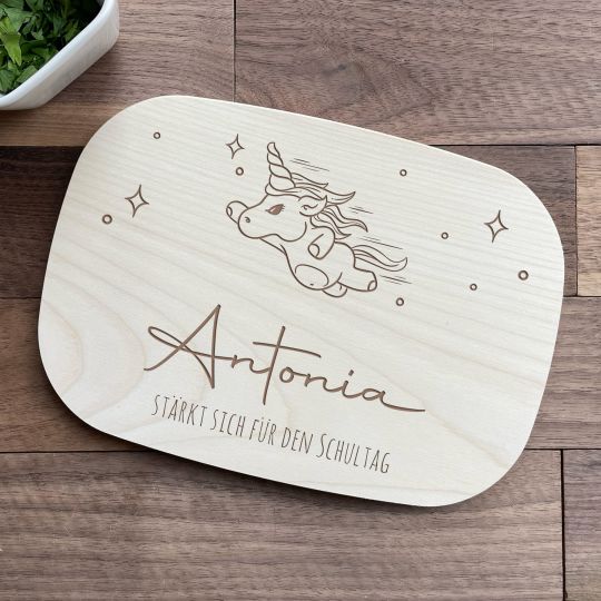 Personalisiertes Frühstücksbrettchen mit fliegendem Einhorn