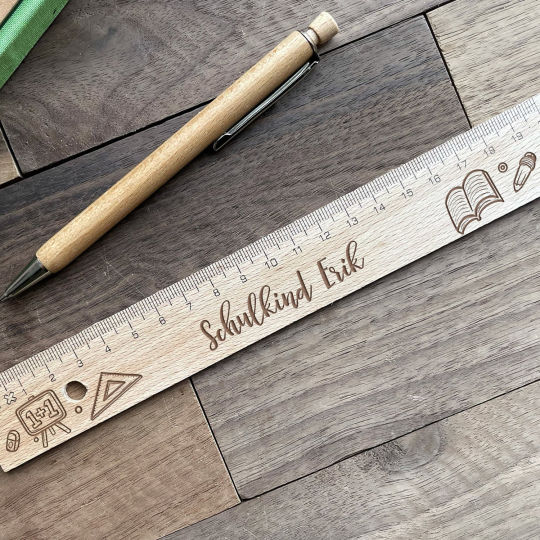 Personalisiertes Holzlineal zur Einschulung - verschiedene Motive