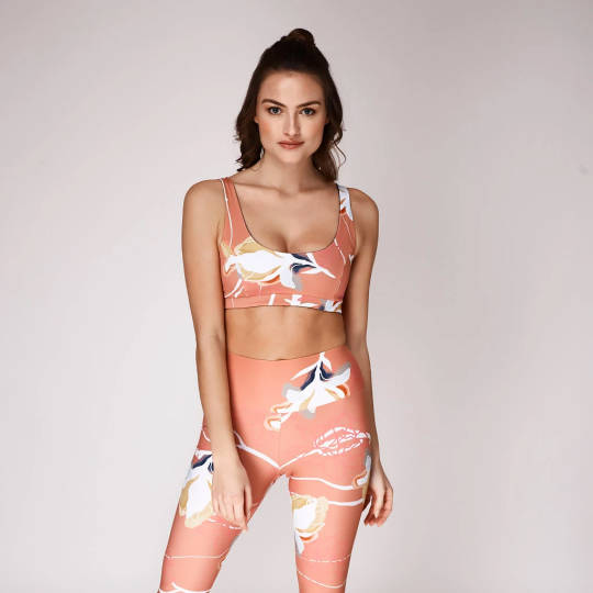 Yoga-Leggings und Tops aus recycleten Fischnetzen